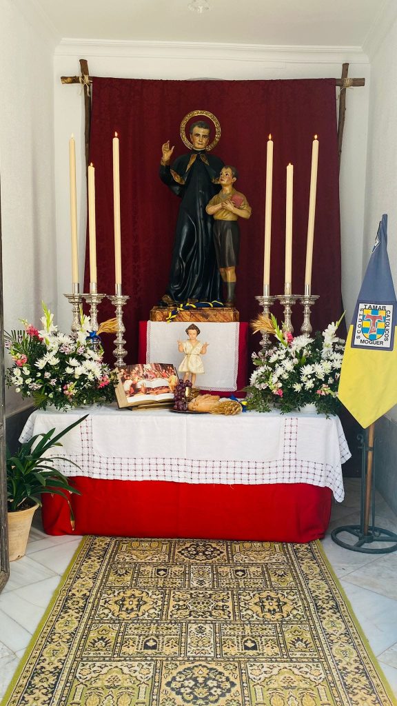 LOS SCOUTS MONTAMOS NUESTRO ALTAR PARA EL CORPUS CHRISTI